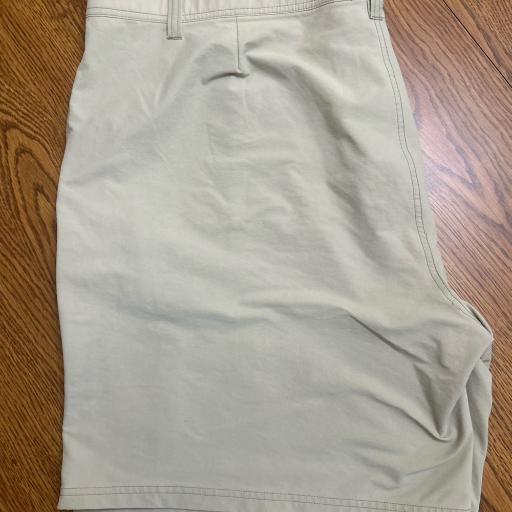 Realtree Beige Fisherman Shorts 3X - Picture 2 of 6